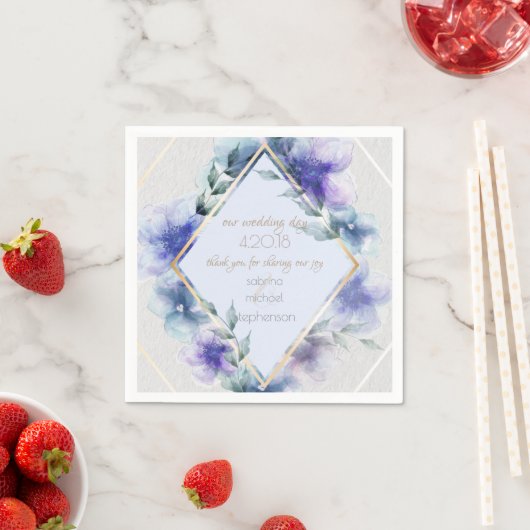 Serviette En Papier Buffet mariage | Aquarelle Violet Bleu Fleurs (En situation)
