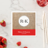 Serviette En Papier Burlap et Mariage monogramme rouge (En situation)