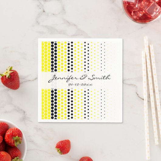 Serviette En Papier Cadmium Yellow and Black Polka Dot (En situation)
