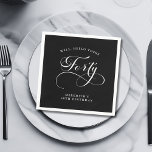 Serviette En Papier Calligraphie tourbillonnant Black 40th Birthday Pa<br><div class="desc">40e Anniversaire de la fête de papier noir serviettes avec Calligraphie de Lavage blanc à l'oeil qui colle pour le nombre Quarante... Nos serviettes personnalisées uniques en noir et blanc 40e anniversaire présentent un élégant script de calligraphie tourbillonnant avec des fioritures pour le numéro "Quarante" au-dessus du nom de l'anniversaire...</div>