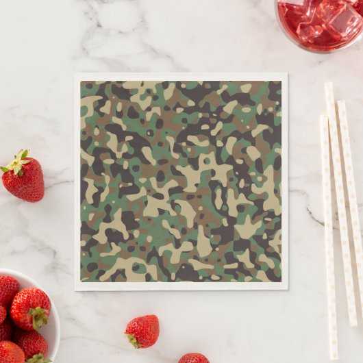 Serviette En Papier Camouflage Brown vert en bois. Camo votre (En situation)