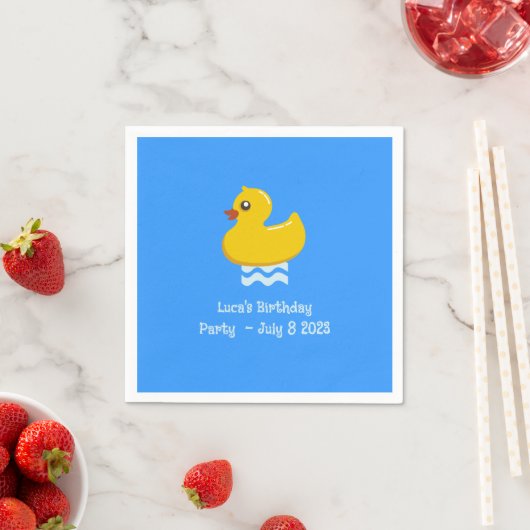 Serviette En Papier canard en caoutchouc jaune -fête d'anniversaire (En situation)