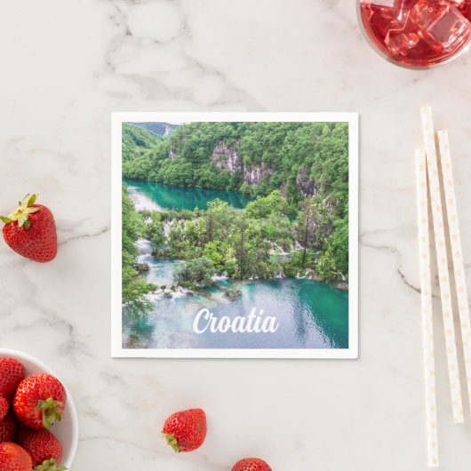 Serviette En Papier Cascade de cascade dans le parc des lacs Plitvice, (En situation)