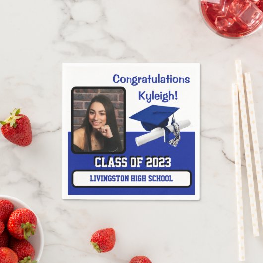 Serviette En Papier Casquette & Diplôme, Royal Blue & White Graduation (En situation)