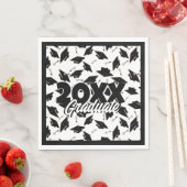 Serviette En Papier Casquettes de graduation noir jetées en l'air sur (En situation)