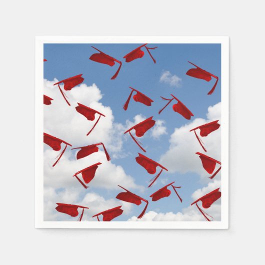 Serviette En Papier Casquettes rouges de graduation dans le ciel (Devant)