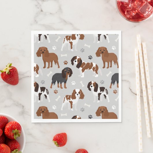 Serviette En Papier Cavalier King Charles Spaniel Paws and Bones (En situation)
