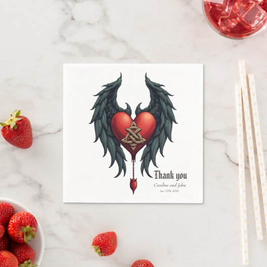 Serviette En Papier Celtic elegance with a heart and wings. (En situation)