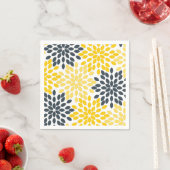 Serviette En Papier Charbon jaune et gris Moderne Floral (En situation)