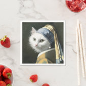 Serviette En Papier Chat blanc avec une perle à oreille peinture (En situation)