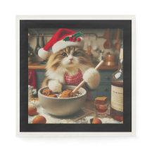 Chat duveteux préparant un pudding de Noël alcooli