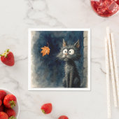 Serviette En Papier Chat en ruelle noire avec feuille d'automne (En situation)