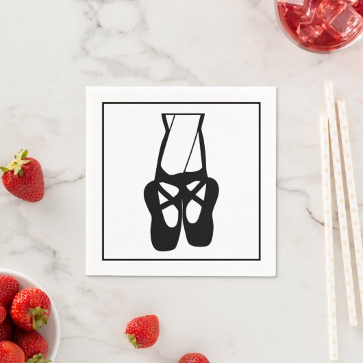 Serviette En Papier Chaussons Bleu Noir En Pointe (En situation)