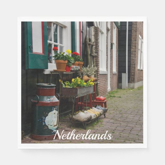 Serviette En Papier Chaussures traditionnelles en bois hollandais sur (Devant)