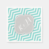 Serviette En Papier Chevron bleu turquoise et blanc avec Monogramme (Devant)