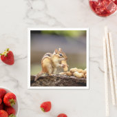 Serviette En Papier Chipmunk mange une cacahuète (En situation)