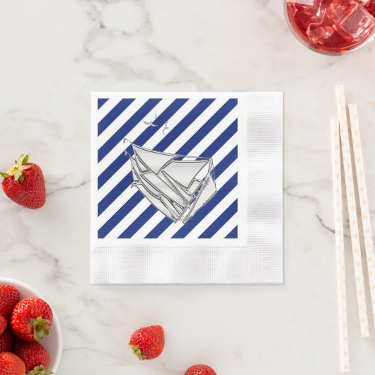 Serviette En Papier Chrome Sailboat sur les rayures de marine Imprimer (En situation)
