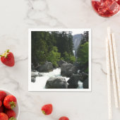 Serviette En Papier Chutes vernales à la distance à Yosemite (En situation)