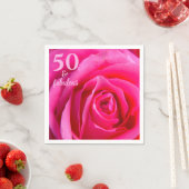 Serviette En Papier Cinquante et fabuleux | Rose rose 50e anniversaire (En situation)
