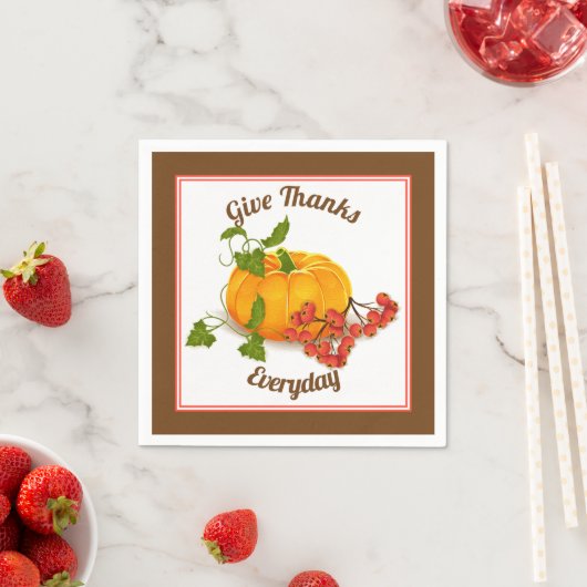 Serviette En Papier Citrouille, baies, feuille brun automne Thanksgivi (En situation)