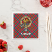 Serviette En Papier Clan Sinclair Crest sur Red Tartan (En situation)