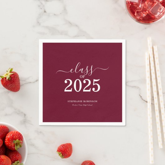 Serviette En Papier Classe de Burgundy Graduation Party 2025 (En situation)