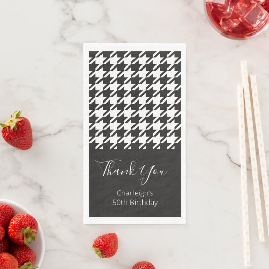 Serviette En Papier Classic moderne noir et blanc Houndstooth (En situation)