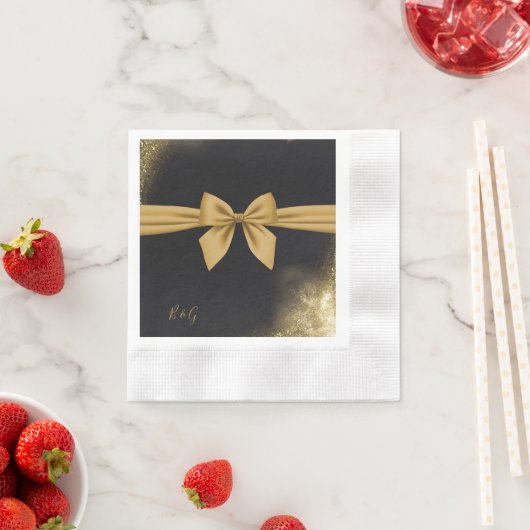 Serviette En Papier classique élégant filigree noir or mariage (En situation)