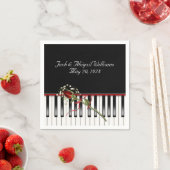 Serviette En Papier clavier piano avec rouge rose anniveraire (En situation)