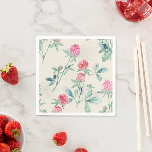Serviette En Papier Clover, shamrock sur beige. (En situation)