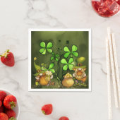 Serviette En Papier Clovers Whimsical et Gnomes de Leprechaun irlandai (En situation)