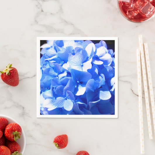 Serviette En Papier Cobalt bleu floral élégant bleu hydrangées (En situation)