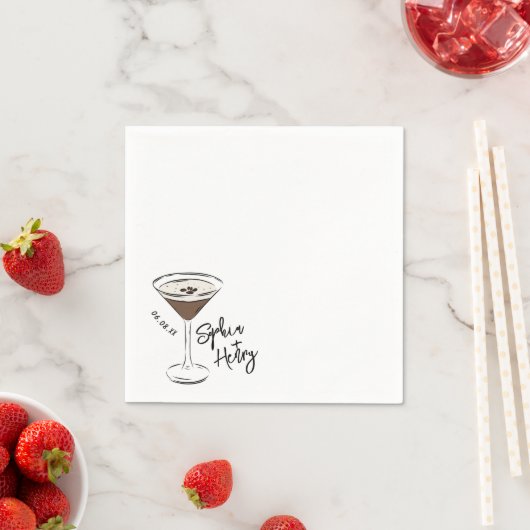 Serviette En Papier Cocktail Espresso Martini à la main (En situation)