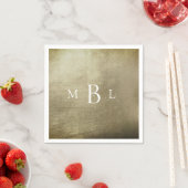 Serviette En Papier Cocktail Mariage de Monogramme blanc de Bronz méta (En situation)