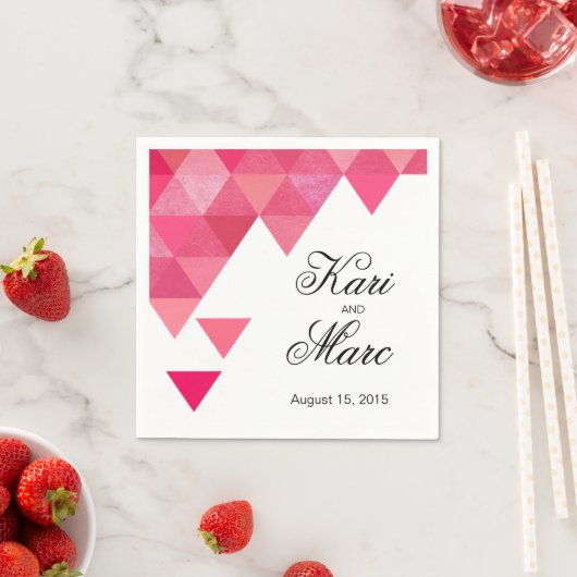 Serviette En Papier Cocktail Triangles géométriques | fuschia (En situation)