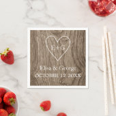 Serviette En Papier Coeur avec initiales bois grain mariage rustique (En situation)