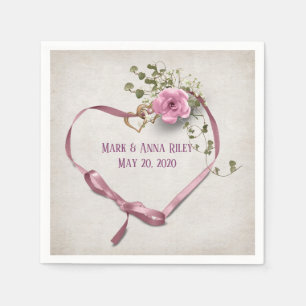 Serviette En Papier Coeur de ruban rose mariage avec anneaux et rose