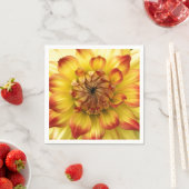 Serviette En Papier Coeur macro d'une fleur dahlia (En situation)