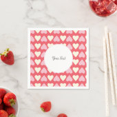Serviette En Papier Coeurs beiges roses Motif Saint Valentin (En situation)