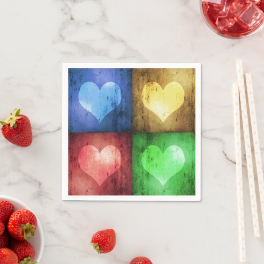 Serviette En Papier Coeurs grunges modernes colorés (En situation)