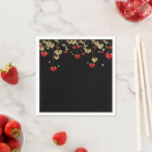Serviette En Papier Coeurs or et rouge sur arrière - plan noir (En situation)
