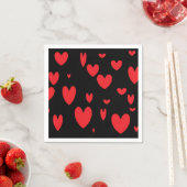 Serviette En Papier Coeurs rouges sur noir (En situation)
