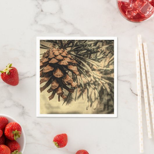 Serviette En Papier Conception de cône de pin rustique (En situation)