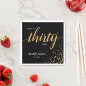 Serviette En Papier Confetti d'or Noir moderne Cheers 30e anniversaire (En situation)