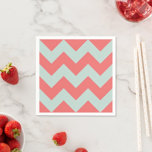 Serviette En Papier Corail et Menthe vert moderne Chevron (En situation)