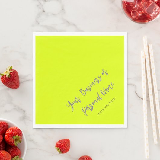 Serviette En Papier couleur unie jaune néon -personnalisée (En situation)