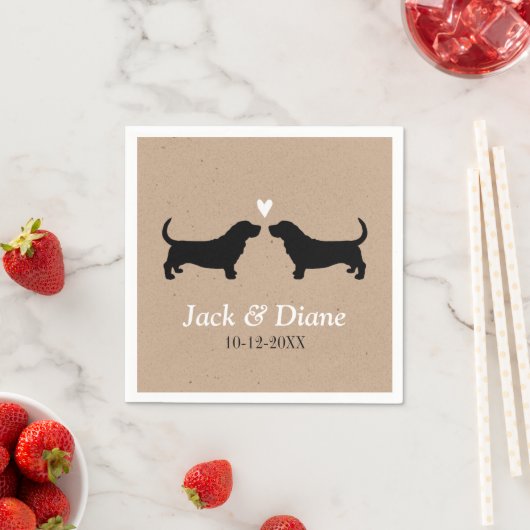 Serviette En Papier Couple Mariage Basset Hounds avec texte personnali (En situation)