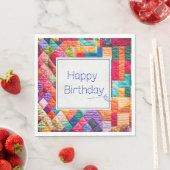 Serviette En Papier Crazy Quilt et Aiguille Pour Anniversaire (En situation)