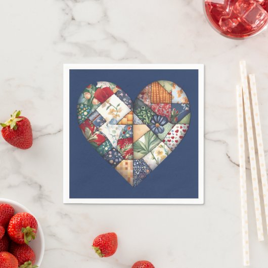 Serviette En Papier Crazy Quilt Heart Sur Bleu (En situation)