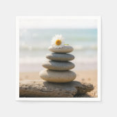 Serviette En Papier Daisy on a Stone Beach Cairn With Driftwood (Devant)